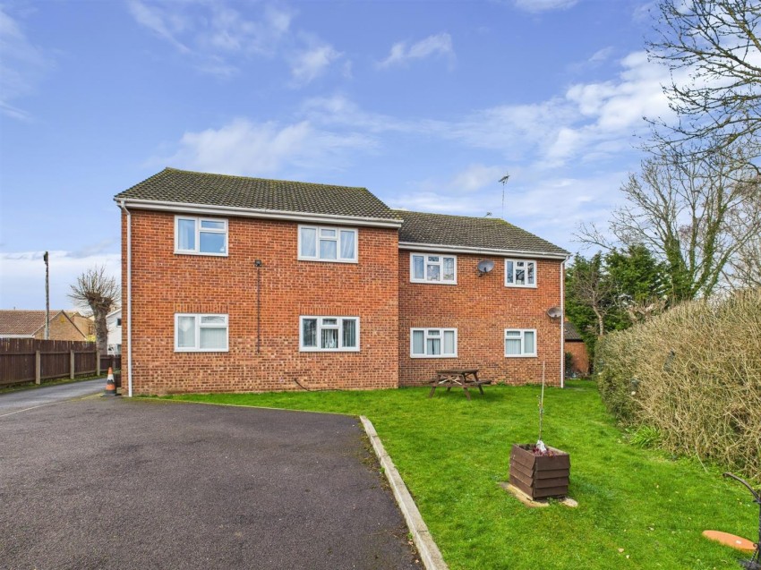 Images for Dinglewell, Hucclecote, Gloucester