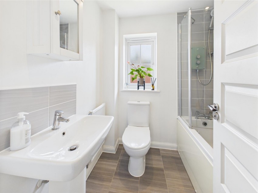 Images for Oswalds Close, Longford, Gloucester