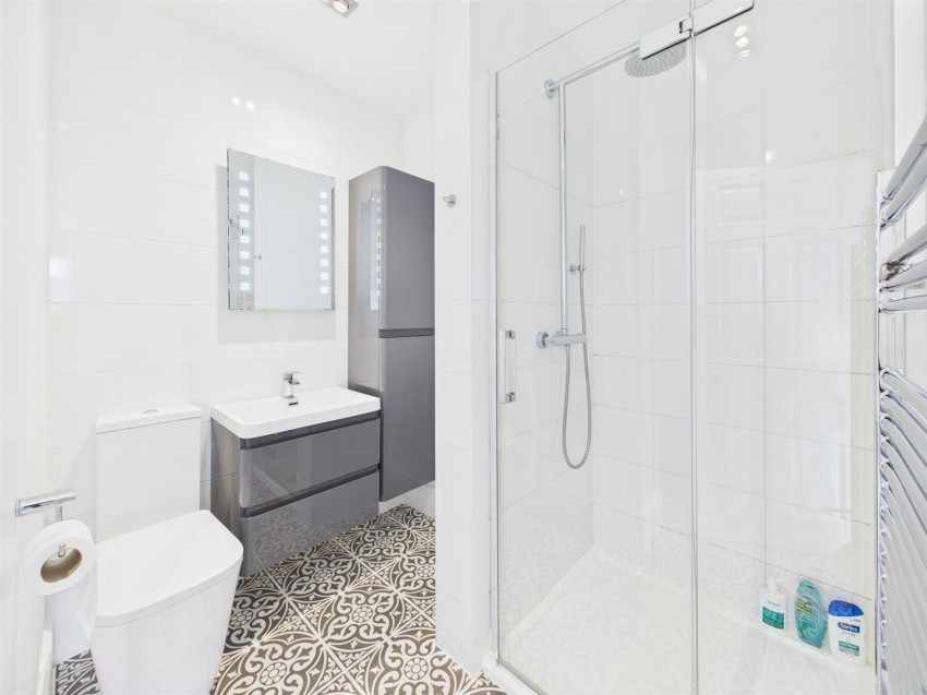 Images for Dinglewell, Hucclecote