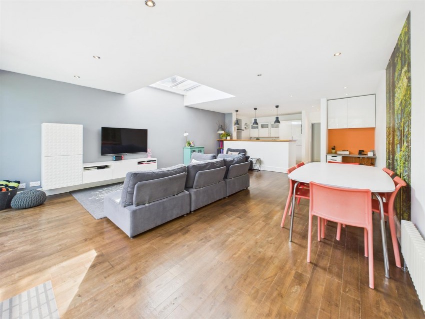 Images for Dinglewell, Hucclecote