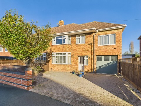 View Full Details for Park Avenue, Longlevens, Gloucester