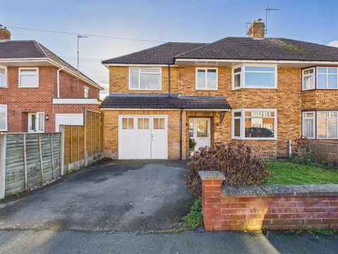 View Full Details for Park Avenue, Longlevens, Gloucester