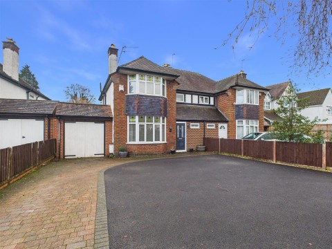 View Full Details for Cheltenham Road, Longlevens, Gloucester