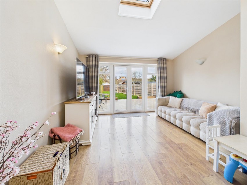 Images for Dinglewell, Hucclecote, Gloucester