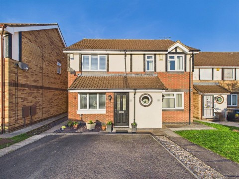 View Full Details for Oatfield, Quedgeley, Gloucester