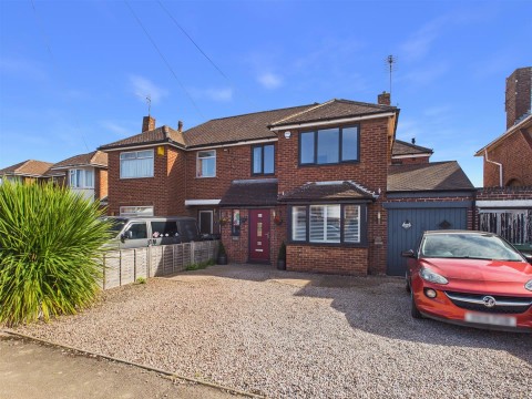 View Full Details for Park Avenue, Longlevens, Gloucester