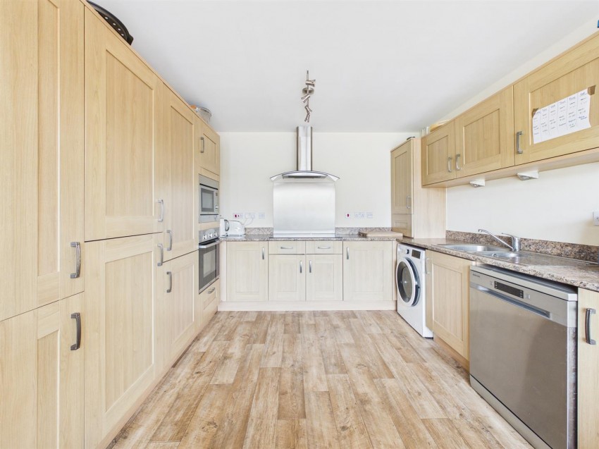 Images for Hampton Court, Gloucester