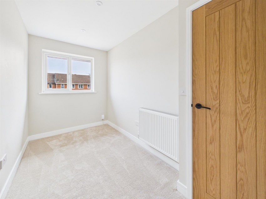 Images for Crescentdale, Longford, Gloucester