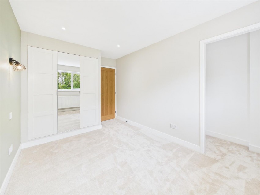 Images for Crescentdale, Longford, Gloucester