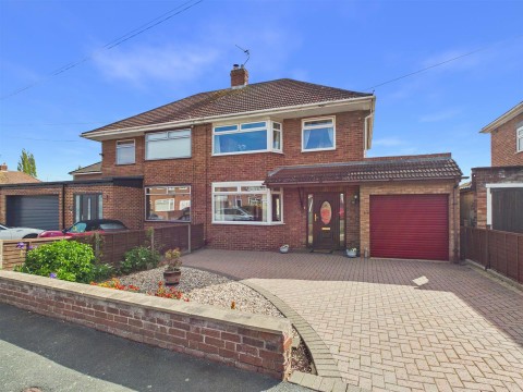 View Full Details for Park Avenue, Longlevens, Gloucester