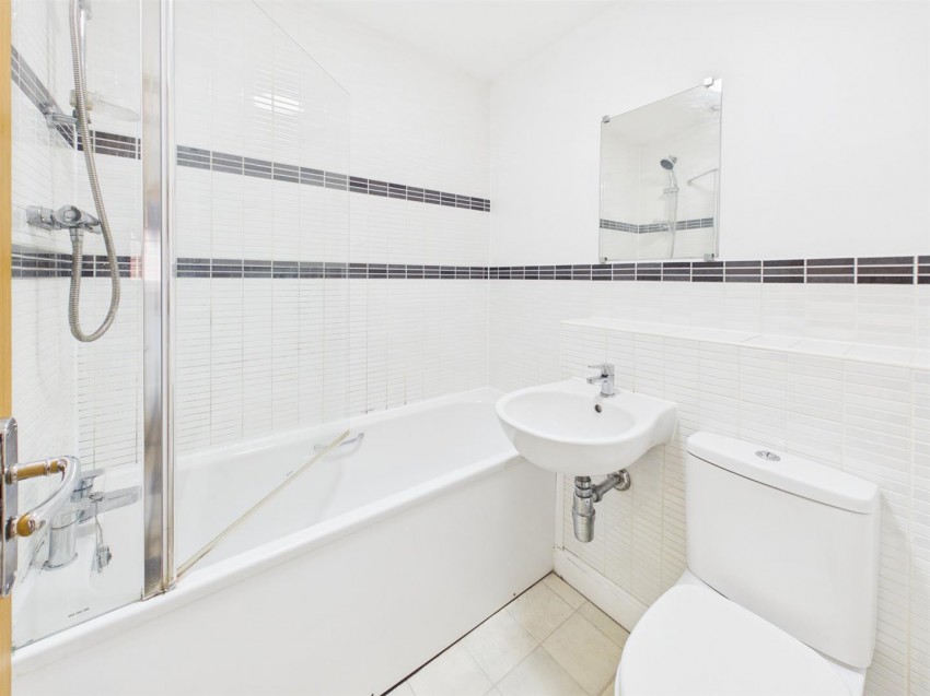 Images for Hampton Court, Gloucester