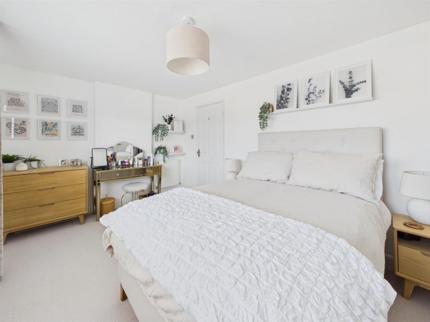 Images for Crescentdale, Longford, Gloucester