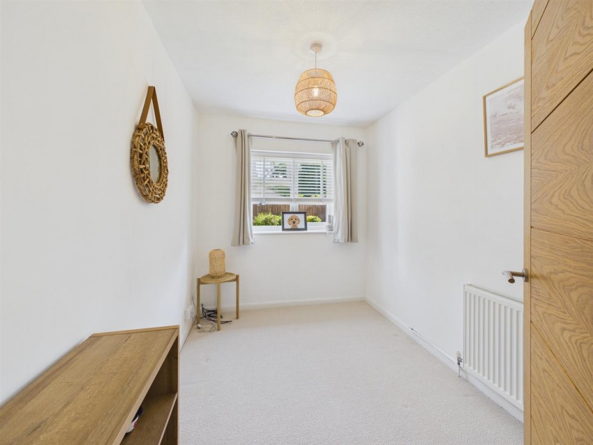 Images for Crescentdale, Longford, Gloucester