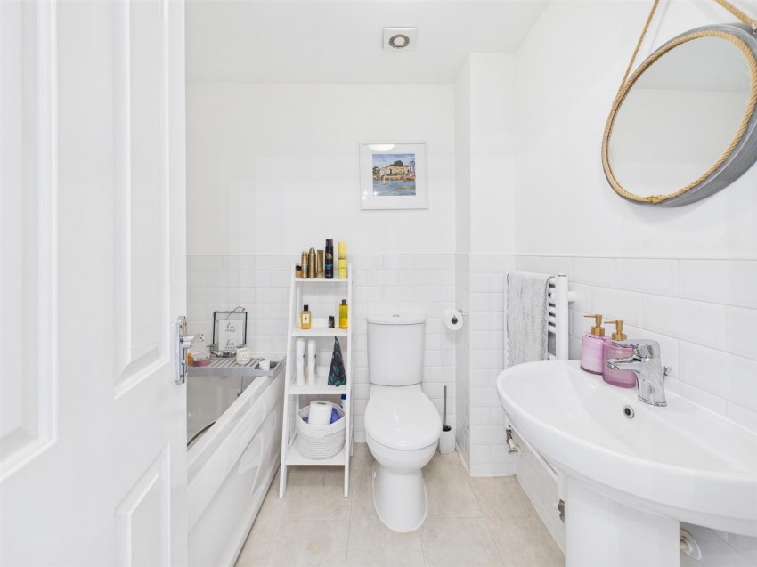 Images for Yew Tree Road, Brockworth, Gloucester